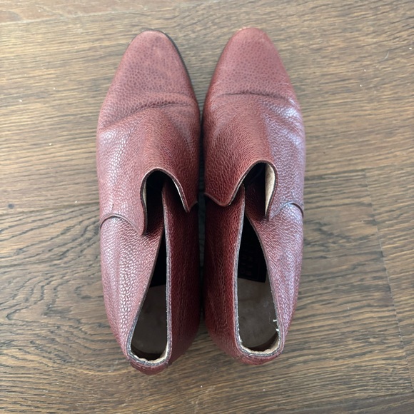Vintage Textured Ankle Pointed Toe Booties in Warm Brown - Picture 6 of 10